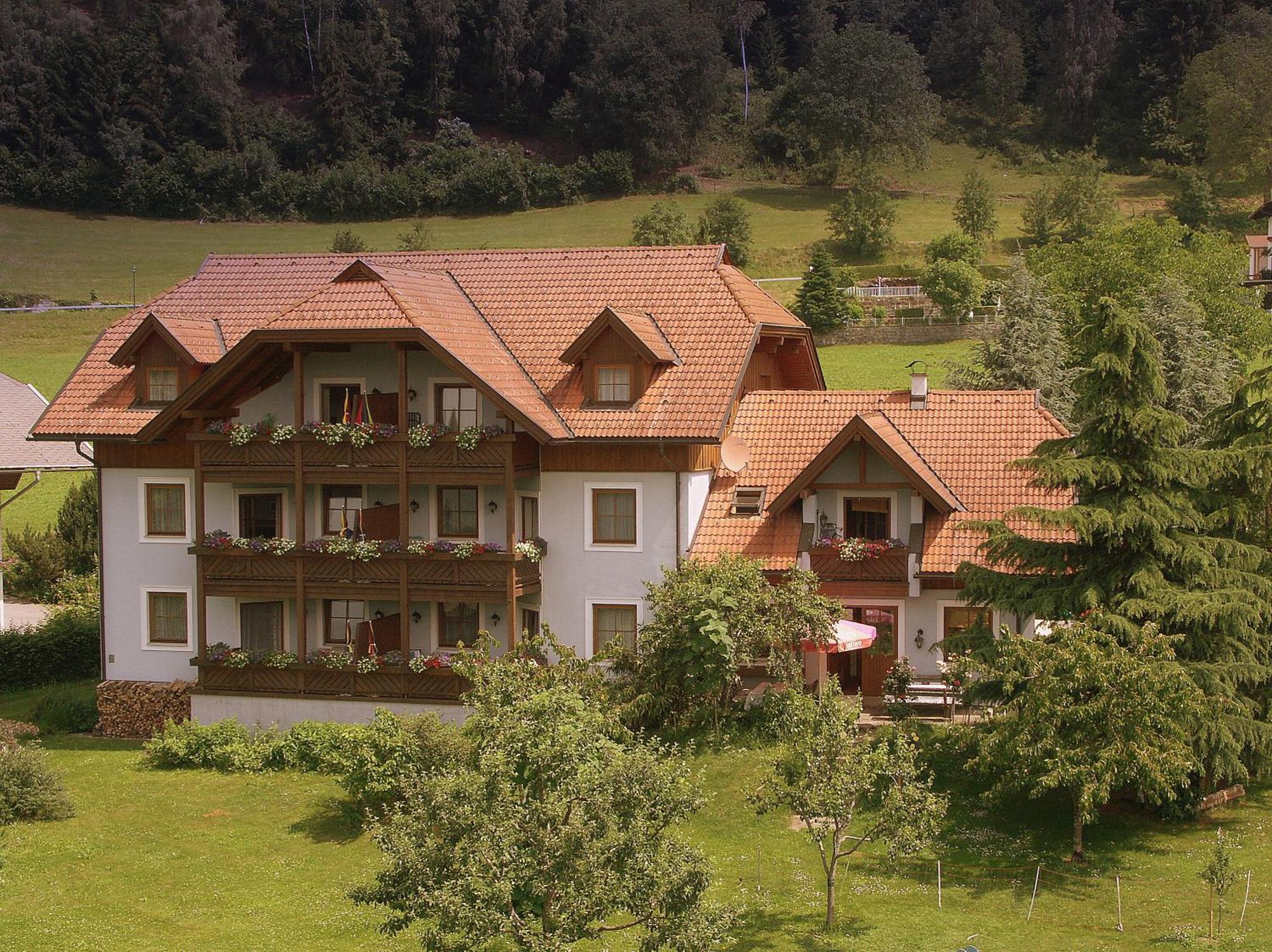Ferienwohnungen Fischerhaus - Direkt Am See Millstatt Exterior photo